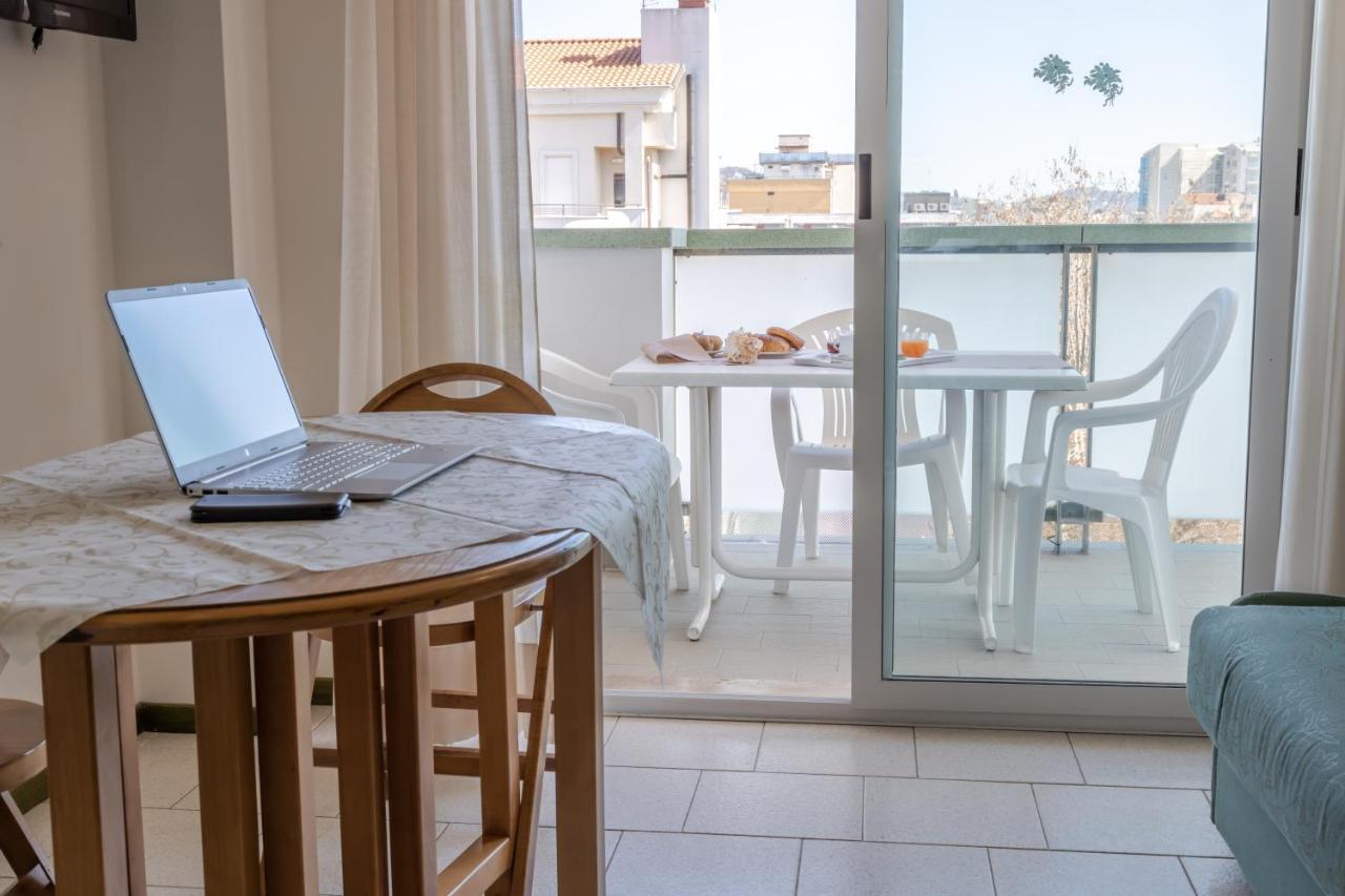 Residence Hotel Club House Cattolica Exterior foto