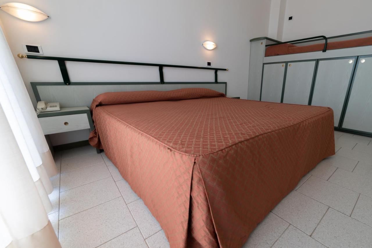 Residence Hotel Club House Cattolica Exterior foto