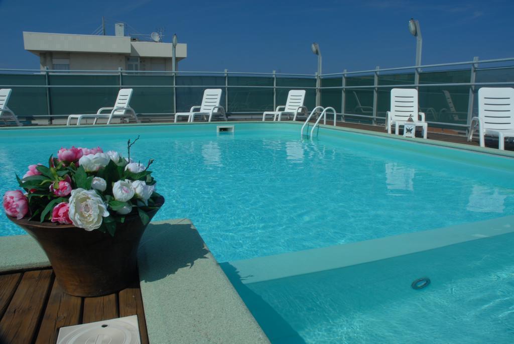 Residence Hotel Club House Cattolica Exterior foto