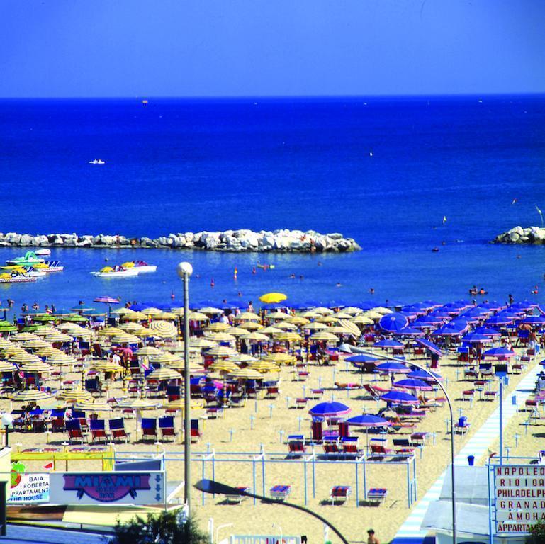 Residence Hotel Club House Cattolica Exterior foto
