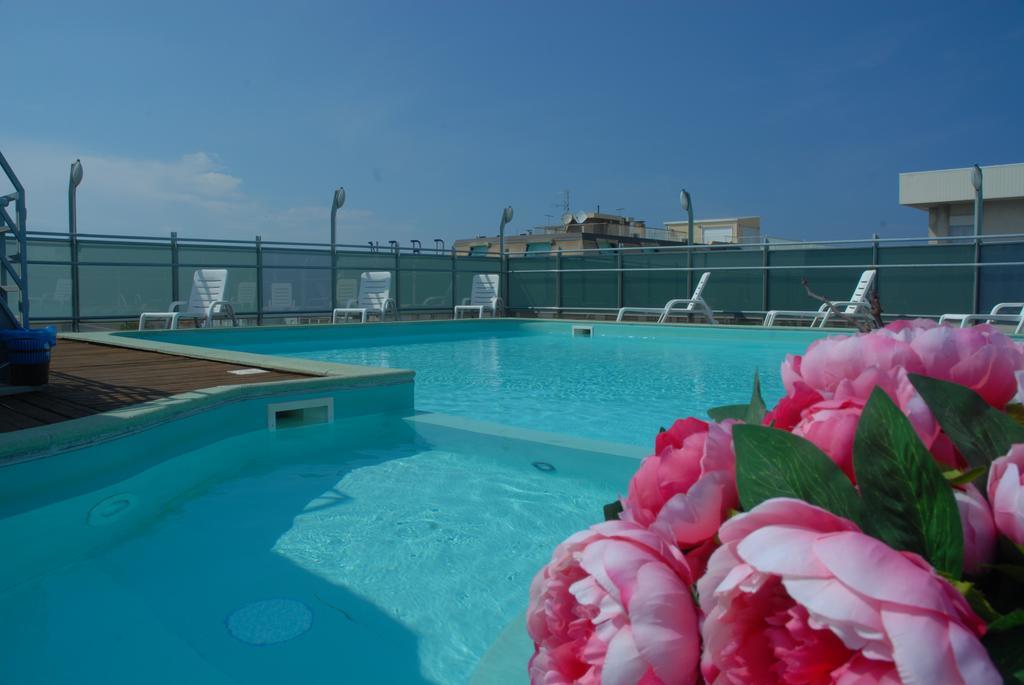 Residence Hotel Club House Cattolica Exterior foto