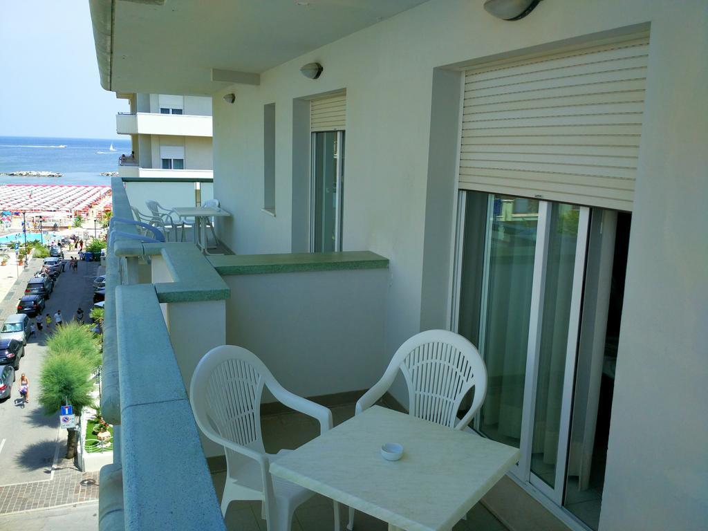 Residence Hotel Club House Cattolica Zimmer foto